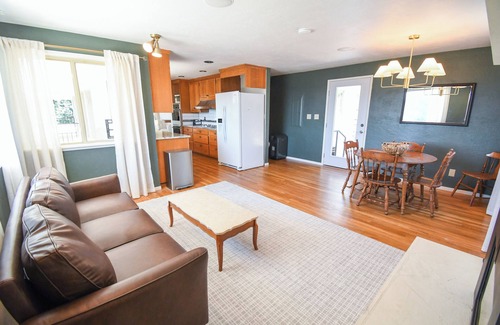 Bremerton Maison | 2-bedroom top-level unit in charming Bremerton home