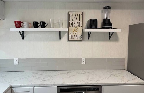 Texas City Maison | 2-bedroom townhome in beautiful Texas City with WiFi, AC