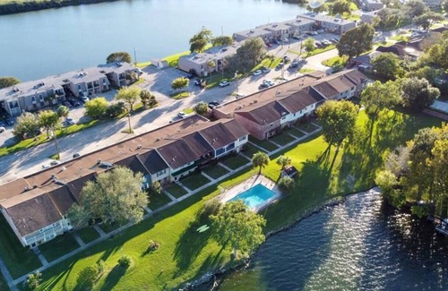 Texas City Maison | 2-bedroom townhome in beautiful Texas City with WiFi, AC