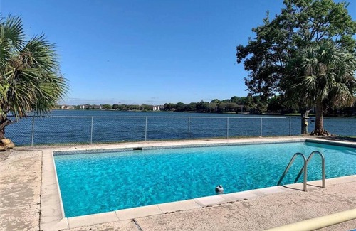 Texas City Maison | 2-bedroom townhome in beautiful Texas City with WiFi, AC