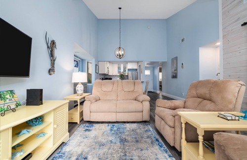 New Smyrna Beach Maison | 2 bedroom, Updated Townhome, in Golf Course neighborhood Sugar Mill