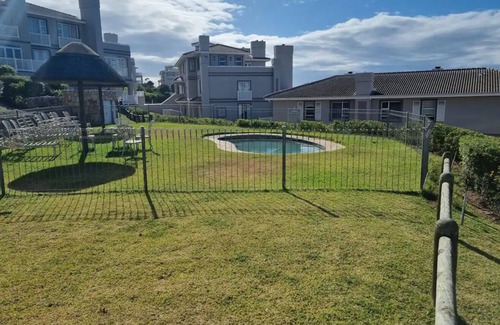 Hartenbos Maison | 2 Bedroom Villa in Pinnacle Point Golf Estate
