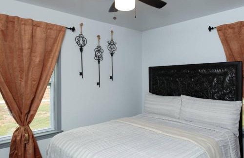 Perdue Hill Appartement | 2 Bedroom with Private office