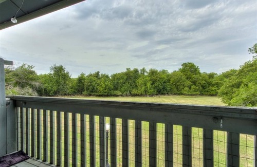 Oklahoma City Copropriété | 2-bedroom Wooded view condo in awesome NW OKC in Bluff creek. Entire condo