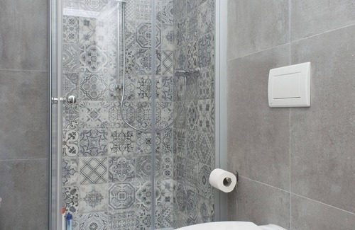 Prague 2 Maison | 2 chambres et 2 salles de bain dans le centre, à 2 min du métro