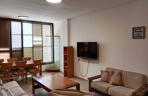 Rishon LeTsiyon Copropriété | 2 bedrooms Apartment, clean, neat and cozy in Rishon LeZion center!