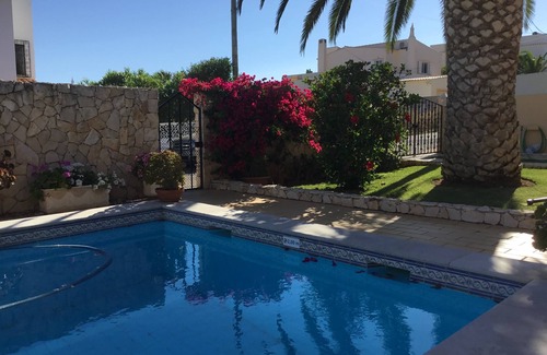 Estombar Villa | 2 Chambres dans villa avec piscine, 4 personnes