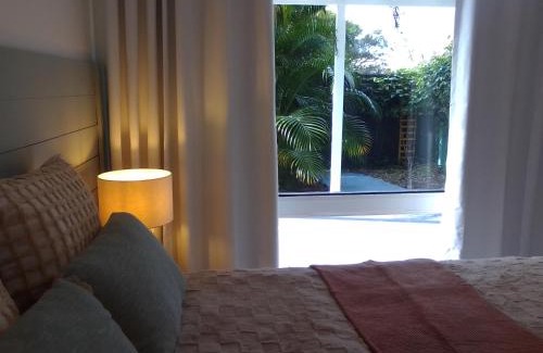 Long Jetty Maison | 2 bedrooms private bathroom 2 queen beds own entry