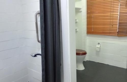 Long Jetty Maison | 2 bedrooms private bathroom 2 queen beds own entry