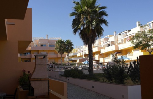 Canada Appartement | Appartement de 2 chambres dans un complexe privé avec piscine et près de la plage