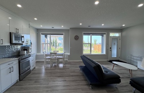 Calgary Maison | 2 Beds 1 Bath Walkout Basement Suite