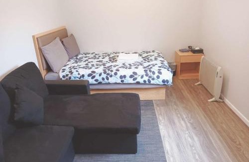 Selwyn Heights Chalet De Ski | 2 Beds including 1 Sofa Bed Serviced Chalet B