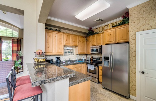 Oro Valley Copropriété | 2-bes, 2-bath condo in Oro Valley, fireplace, WiFi, AC, fitness room, pool/spa.