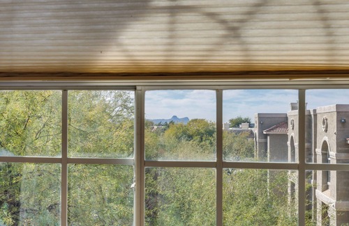 Oro Valley Copropriété | 2-bes, 2-bath condo in Oro Valley, fireplace, WiFi, AC, fitness room, pool/spa.