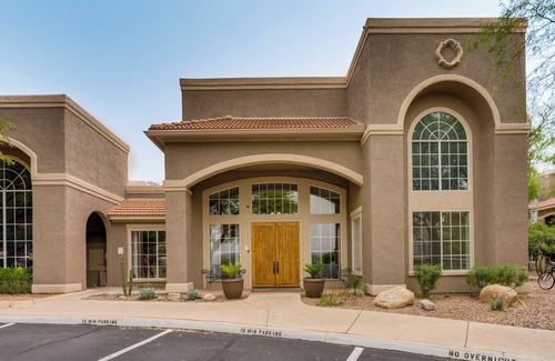 Oro Valley Copropriété | 2-bes, 2-bath condo in Oro Valley, fireplace, WiFi, AC, fitness room, pool/spa.