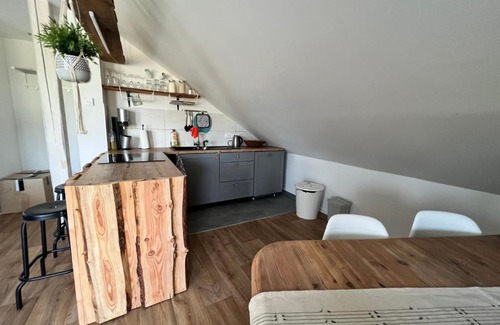 Prohn Maison | 2 Bettzimmer mit Gemeinschaftsküche,-Wohnzimmer & Bad