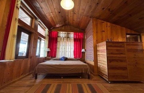 Kanatal Maison | 2 BHK Cottage w Mountain view Hilltop Hideaway