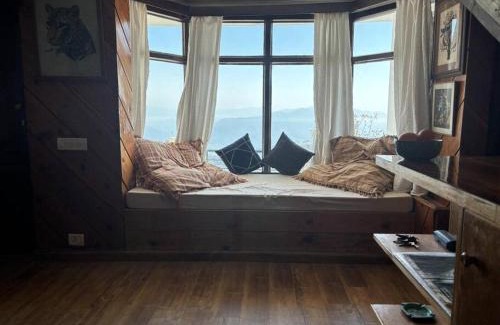 Kanatal Maison | 2 BHK Cottage w Mountain view Hilltop Hideaway