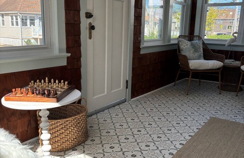 Ortley Beach Maison | 2 Block 2 Beach/Bay views/2 car drive+Street parking/BBQ/Big yard/Outdoor shower