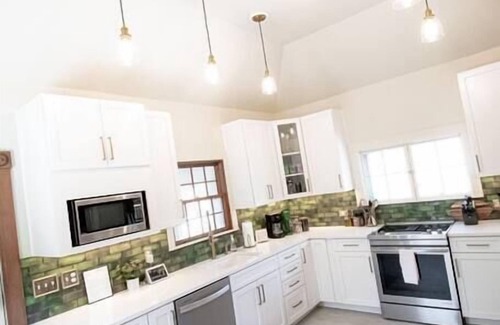 Littleton Maison | 2 blocks to Main St Littleton 🌻 Garden 🐾 Fenced Yard 🌲 Zero Cleaning Fee!