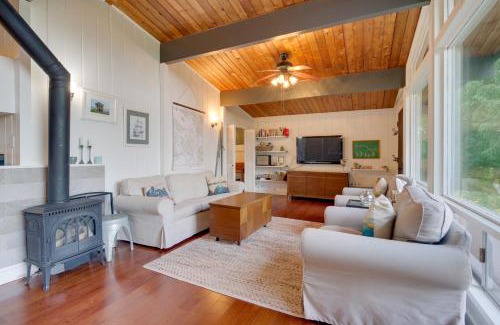 Lummi Island Maison | 2 Blocks to Puget Sound Beach Lummi Island Home
