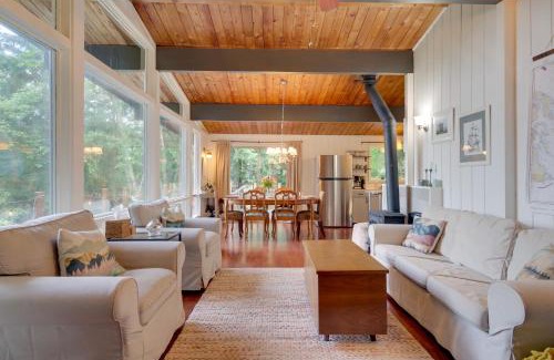 Lummi Island Maison | 2 Blocks to Puget Sound Beach Lummi Island Home