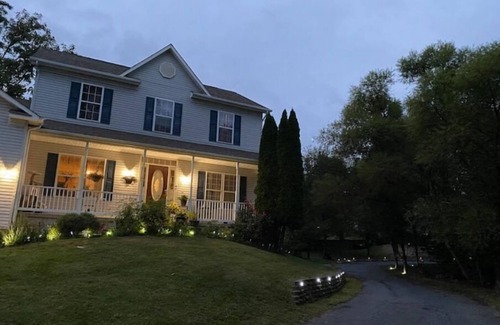 Columbia Maison | 2 BR/1.5 Bath Basement, Private Entrance & Parking