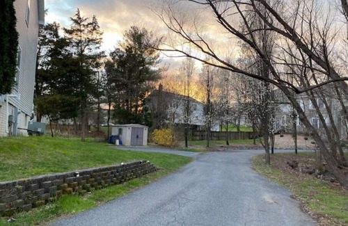 Columbia Maison | 2 BR/1.5 Bath Basement, Private Entrance & Parking