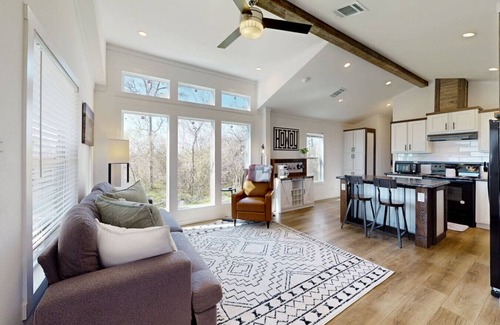 Somerville Maison | 2 Br 1ba Private Farmhouse