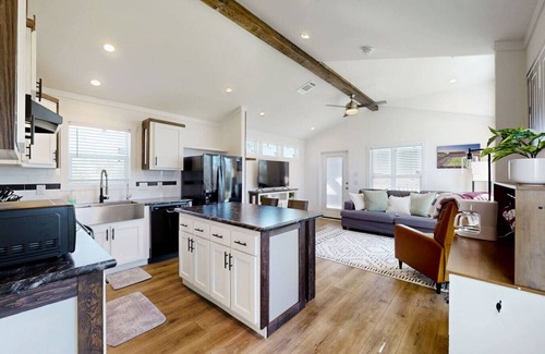 Somerville Maison | 2 Br 1ba Private Farmhouse