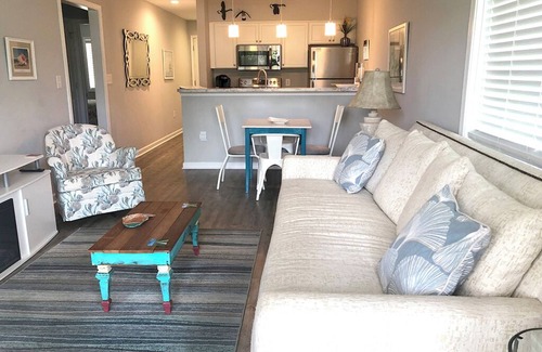 Little River Copropriété | 2 BR 2 Bath 1st floor condo with a water view, 10 min from beach