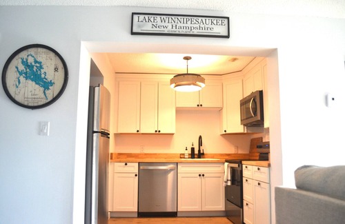 Weirs Beach Copropriété | 2 BR, 2 Bath Condo, walking distance to Weirs Beach, restaurants and much more!