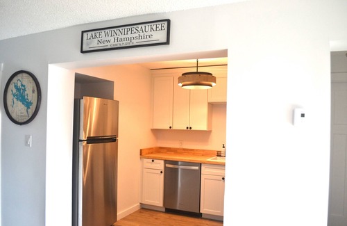 Weirs Beach Copropriété | 2 BR, 2 Bath Condo, walking distance to Weirs Beach, restaurants and much more!