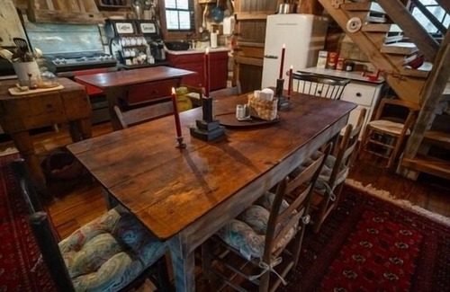 Rutherfordton Cabine | Charming 2-BR, 2 1/2 B 1860 log cabin in peaceful setting Rutherfordton WiFi, AC