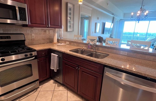 Orange Beach Copropriété | 2 BR at The Wharf Orange Beach pool/lazy river/gym/movie theatre/shops & more!