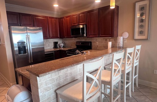 Orange Beach Copropriété | 2 BR at The Wharf Orange Beach pool/lazy river/gym/movie theatre/shops & more!