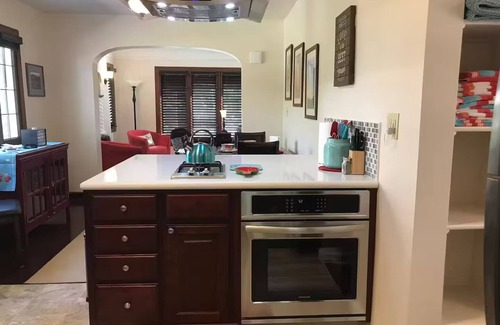 East Central Maison | 2 Br Charming home, 9th and 9th