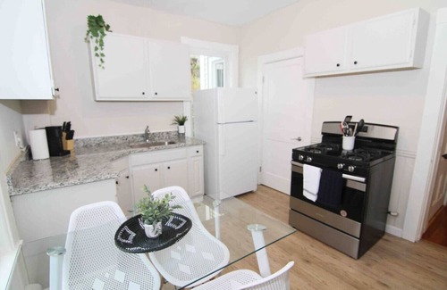 Beverly Appartement | 2 BR City Sanctuary - 5 Mins to Historical Salem!