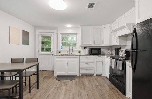 Conway Maison | 2 BR Cozy and Stylish Home