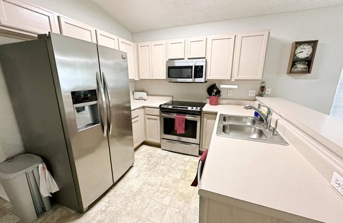 Pensacola Maison | 2 BR Cozy home close to NAS, West Pensacola & Perdido Key