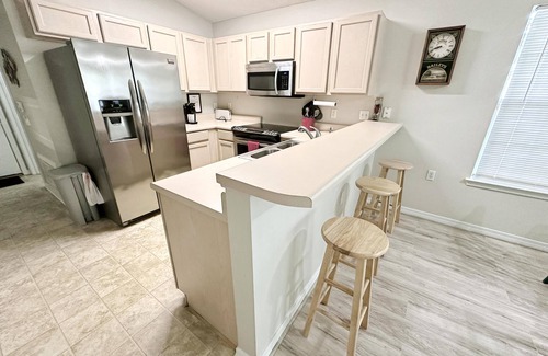 Pensacola Maison | 2 BR Cozy home close to NAS, West Pensacola & Perdido Key
