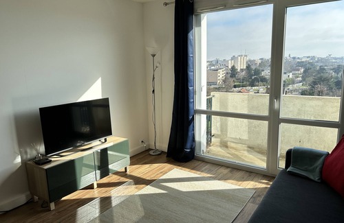 Saint-Germain-en-Laye Appartement | Cosy 2BR Family Friendly Free Parking