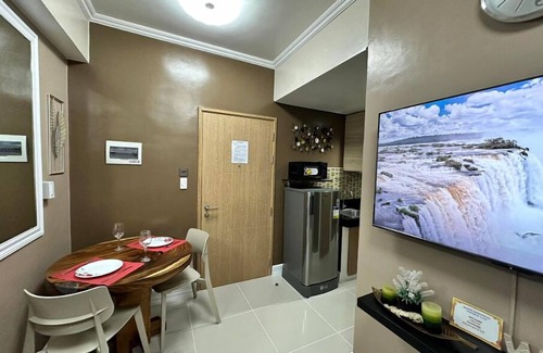 Paranaque Copropriété | 2 BR Fully Furnished Condo in Parañaque Bloom Residences 1134 - Pool and Parking
