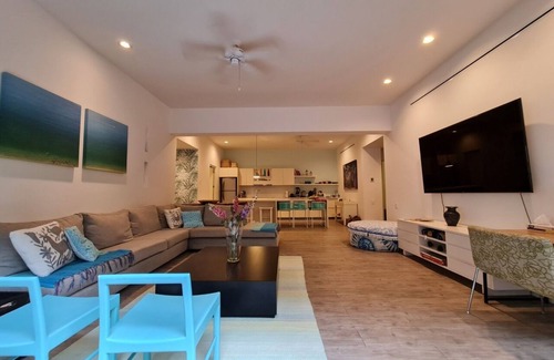 Crucecita Copropriété | 2 BR Patio Oasis Steps from Beach & Supermarket