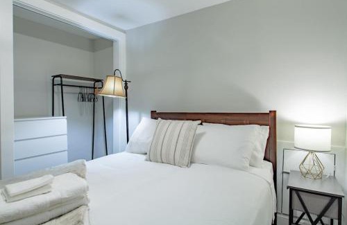 Petworth Appartement | 2-BR Petworth Pad Walk to METRO Subway