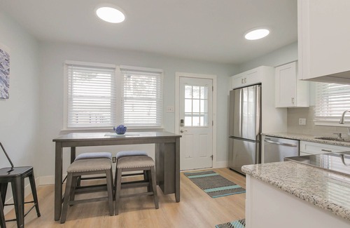 Southend Maison | 2-BR Sea Coral Beach House - 1.5 blocks from beach