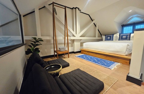 Samphanthawong Maison | 2 BR Soho house Lux |Walk to Chinatown|MRT|Pier