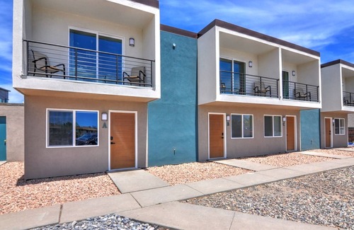 Grand Junction Maison | 2 BR Townhome , Free WiFi, Parking & Laundry. Pets Welcome