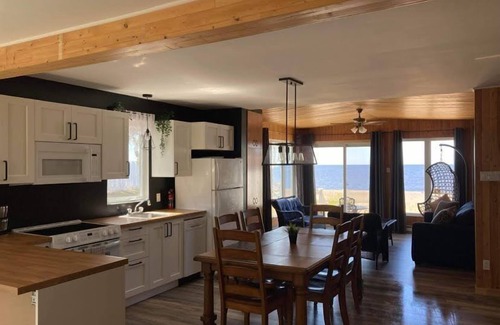 Lac-Saint-Jean-Est Regional County Municipality Chalet De Ski | Chalet Metabet Bord Lac St Jean/plage privée