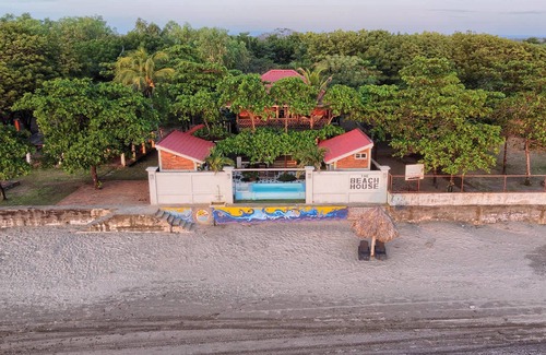 Pochomil Appartement | 2 Casitas for 8 Guests on Beach Front w Pool AC